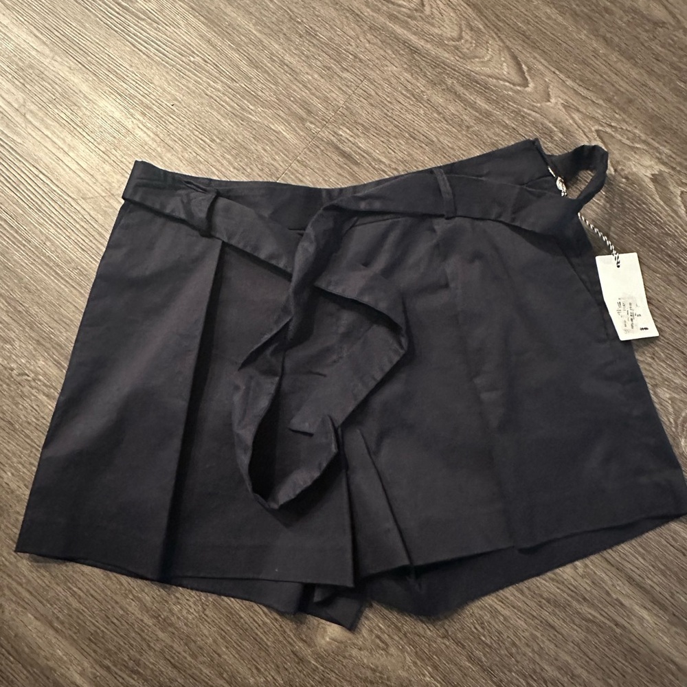 1902 Women's Navy Shorts NWT size 10